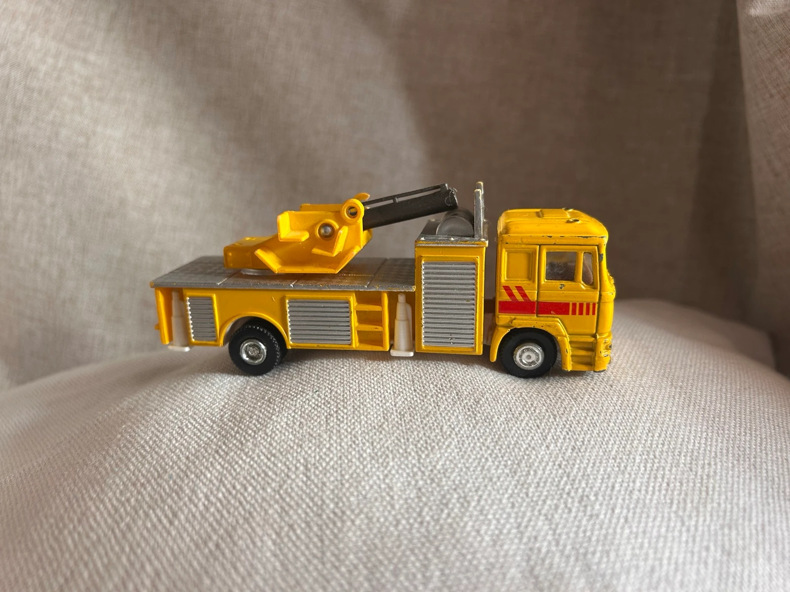 Yellow Miniature MAN Truck – photo 3